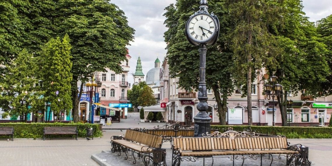 тристоронній годинник в Тернополі