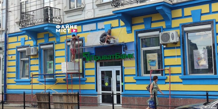 5 серпня у Тернополі дофарбовують будинок "з сердечком"// Фото: Файне місто
