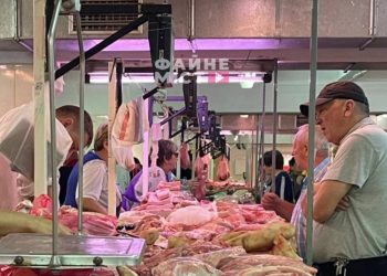 М'ясо на тернопільському ринку// Фото: Файне місто