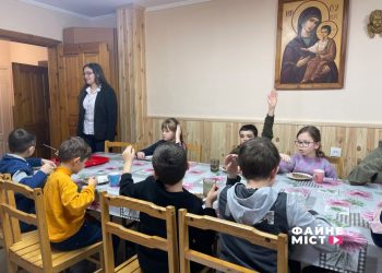 Навчання у школі при церкві Святого Петра в Тернополі // Фото: Файне місто
