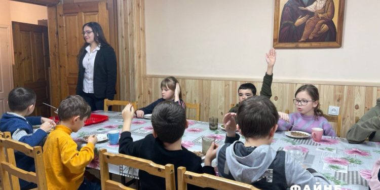 Навчання у школі при церкві Святого Петра в Тернополі // Фото: Файне місто
