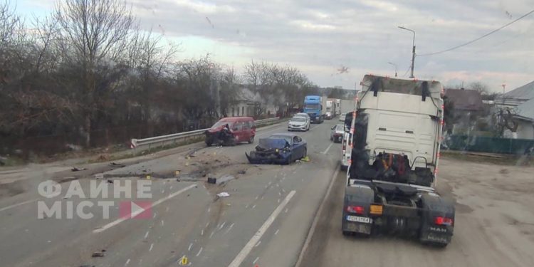 Автопригода в Озерній // Фото: Файне місто