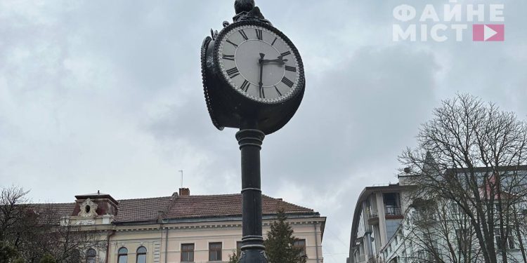 Годинник у центрі Тернополя // Фото: Файне місто