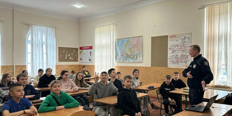 Школяр викрив вербувальників, які пропонували гроші за підпал.